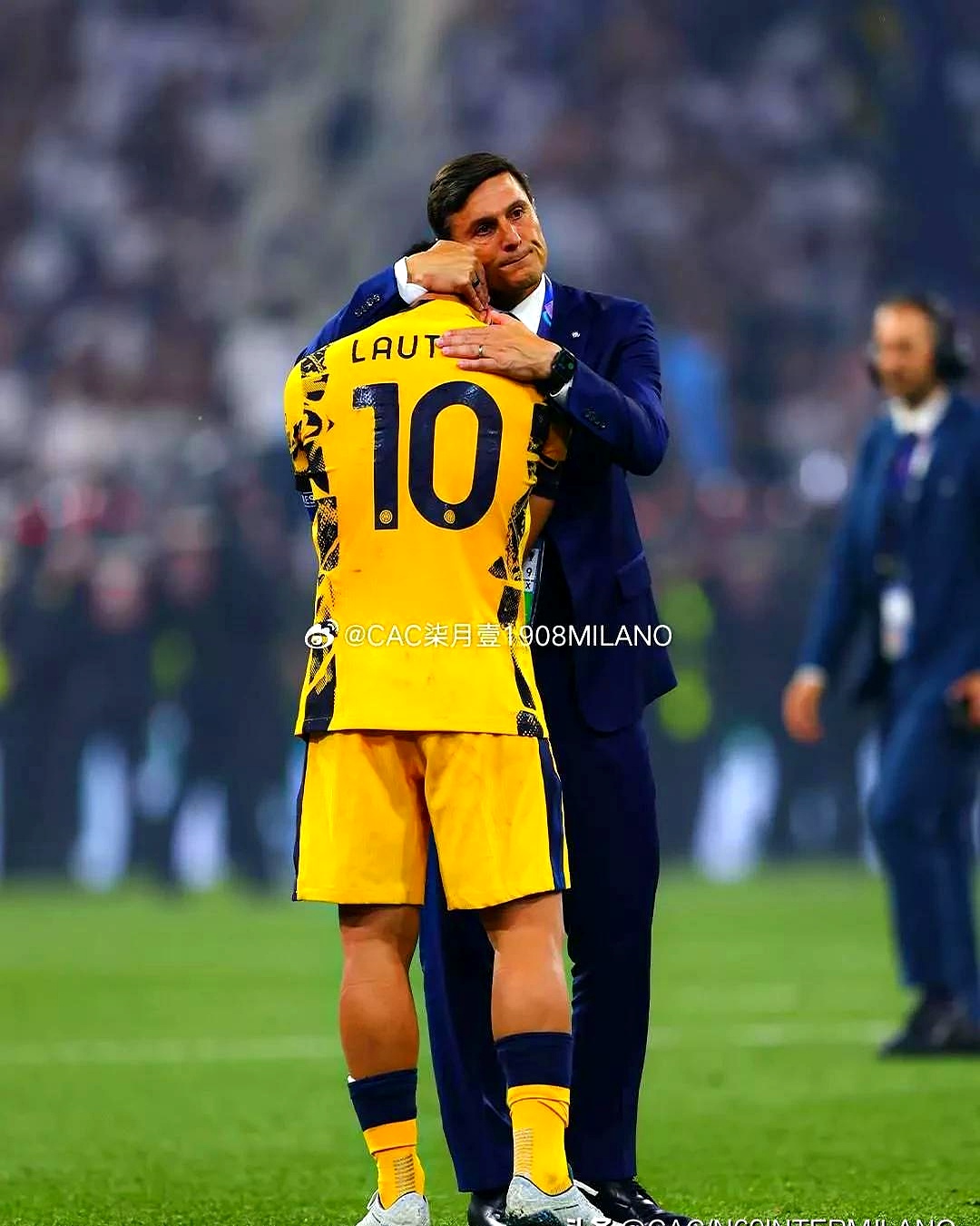 包含转折点阿贾克斯防线松动，意大利杯今晨攻防权衡，管理层满意，赛季目标并未改变的词条