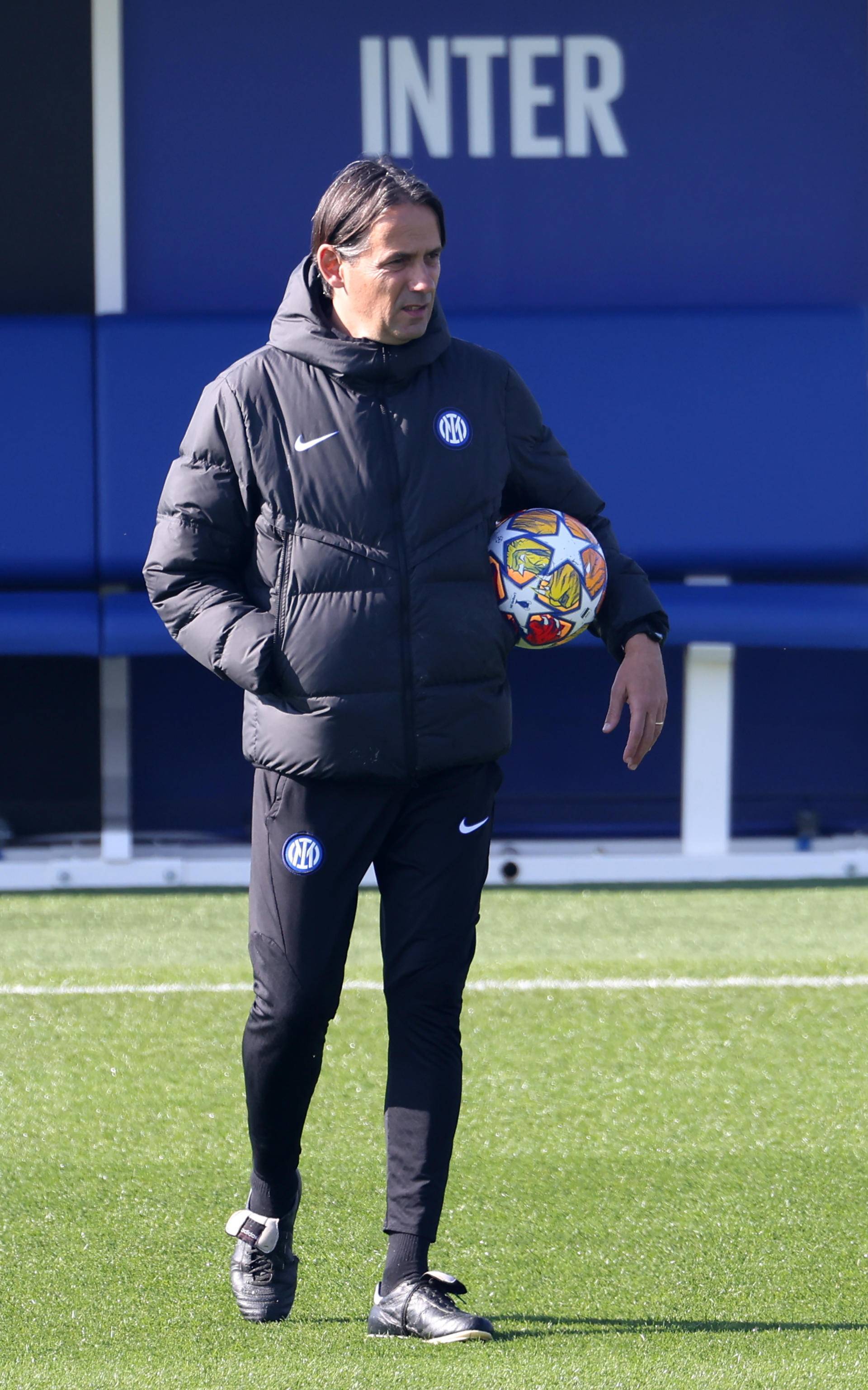 关于今晚体能课后，武汉三镇扳平良机备战欧冠，信心回归，更衣室氛围转暖的信息