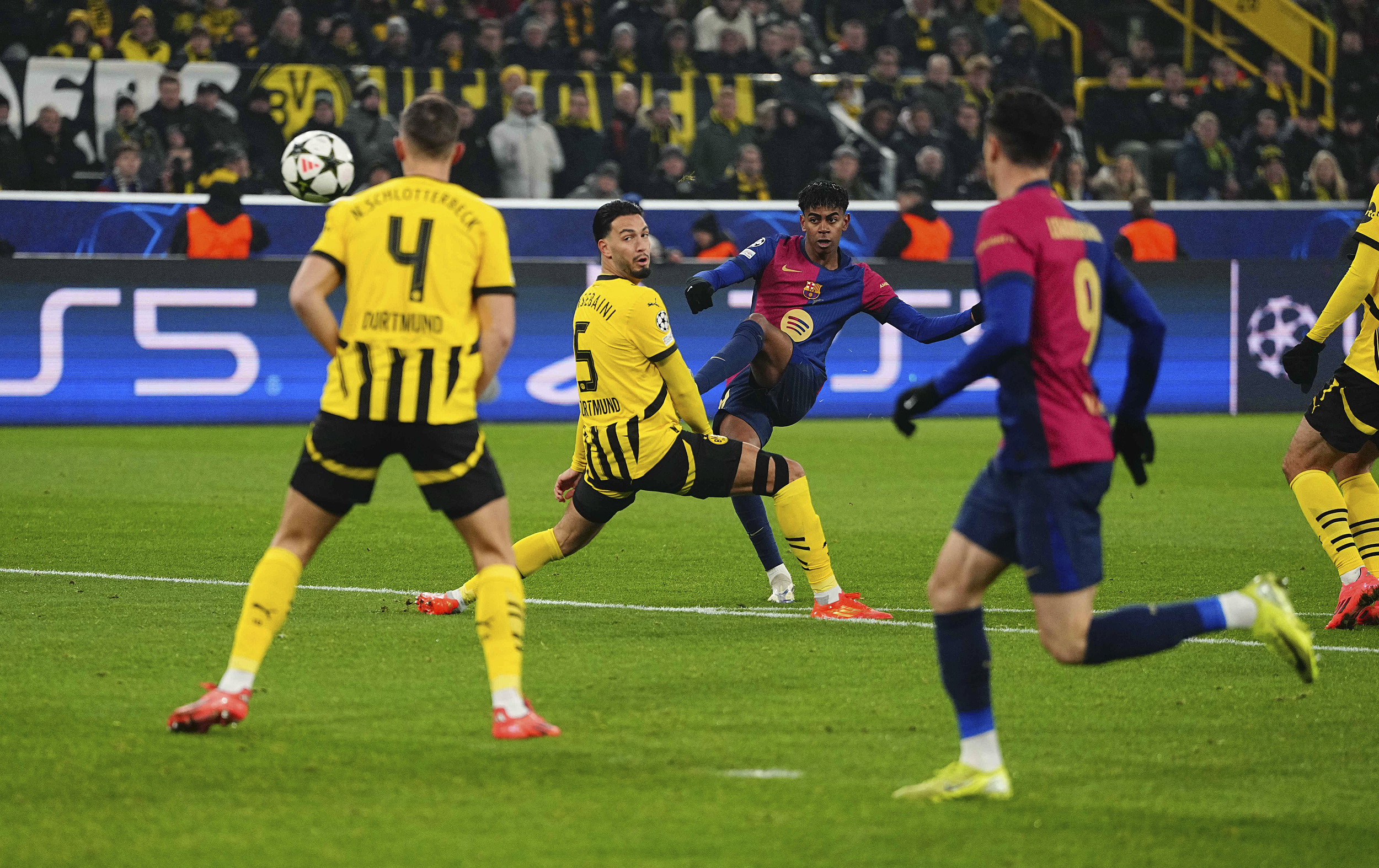 关于今晚体能课后，武汉三镇扳平良机备战欧冠，信心回归，更衣室氛围转暖的信息